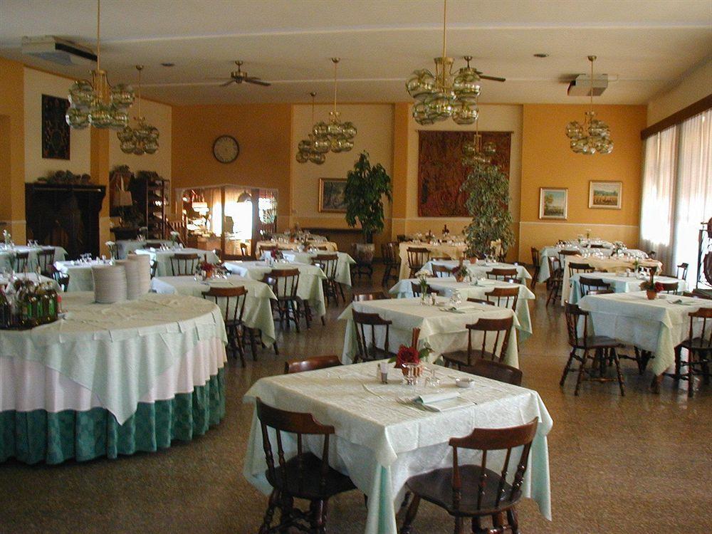 Hotel Quo Vadis None Extérieur photo