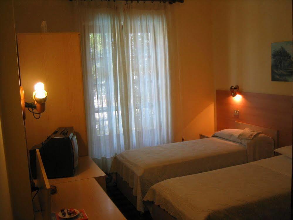 Hotel Quo Vadis None Extérieur photo