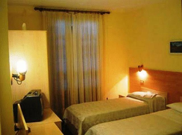 Hotel Quo Vadis None Extérieur photo